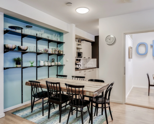 Kokoustila-Punavuori-aula2-1400 Osaamistehdas Kokoustilat - Työskentelytila Pikku-Punavuori