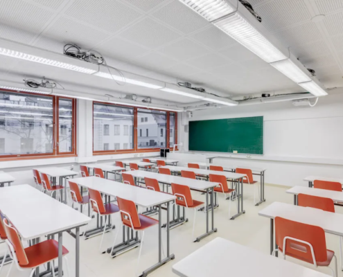 Koulutustila_Laivuri_L302_Osaamistehdas_Kokoustilat_koulutustilat_eira_punavuori2_1200-1024x683 Koulutustila Laivuri, erilaisia koulutustiloja Laivurinkadulla. Punavuori, Eira, Helsinki - Osaamistehdas Kokoustilat