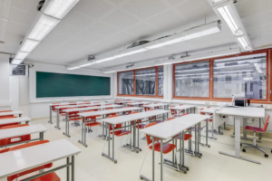 Koulutustila_Laivuri_L302_Osaamistehdas_Kokoustilat_koulutustilat_eira_punavuori4_1200-1024x683 Koulutustila Laivuri, erilaisia koulutustiloja Laivurinkadulla. Punavuori, Eira, Helsinki - Osaamistehdas Kokoustilat