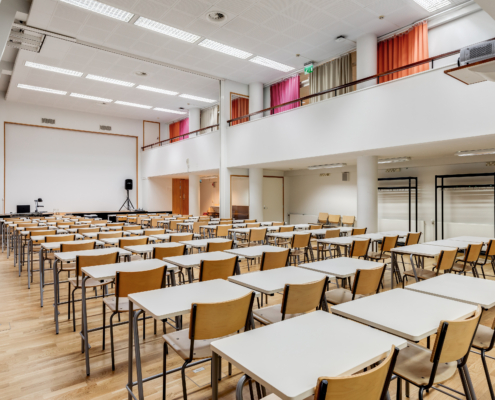 Juhlasali Laivuri isoille kokouksille, koulutuksille ja seminaareille. Punavuori, Eira, Helsinki - Osaamistehdas Kokoustilat