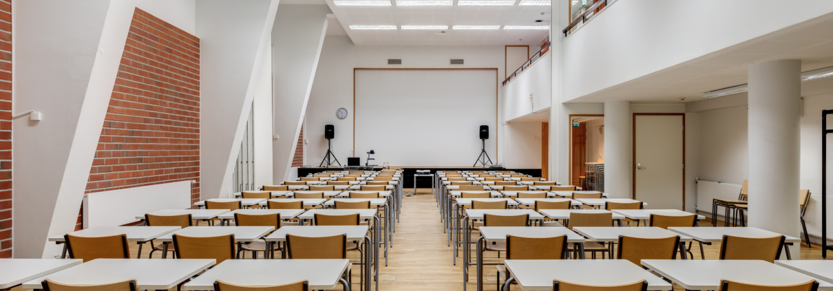 Juhlasali Laivuri isoille kokouksille, koulutuksille ja seminaareille. Punavuori, Eira, Helsinki - Osaamistehdas Kokoustilat