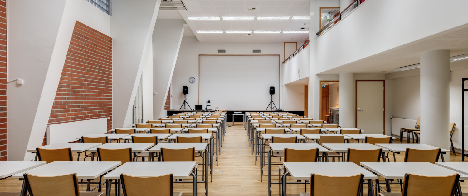 Juhlasali Laivuri isoille kokouksille, koulutuksille ja seminaareille. Punavuori, Eira, Helsinki - Osaamistehdas Kokoustilat