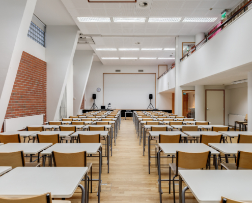 Juhlasali Laivuri isoille kokouksille, koulutuksille ja seminaareille. Punavuori, Eira, Helsinki - Osaamistehdas Kokoustilat Juhlasali Laivuri isoille kokouksille, koulutuksille ja seminaareille. Punavuori, Eira, Helsinki - Osaamistehdas Kokoustilat