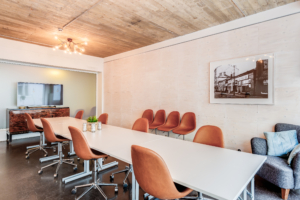 OsaamisPieni kokoustila ja ryhmätyötila Osaamistehdas Workshop, Punavuori Helsinki - Osaamistehdas Kokoustilattehdas Workshop-4 Kokoustila ja ryhmätyötila Osaamistehdas Workshop, Punavuori Helsinki - Osaamistehdas Kokoustilat