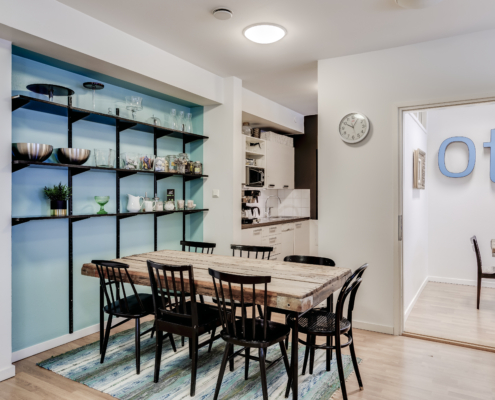 Osaamistehdas Kokoustilat - Kokoustila Punavuori - Työskentelytila Pikku-Punavuori - Aula