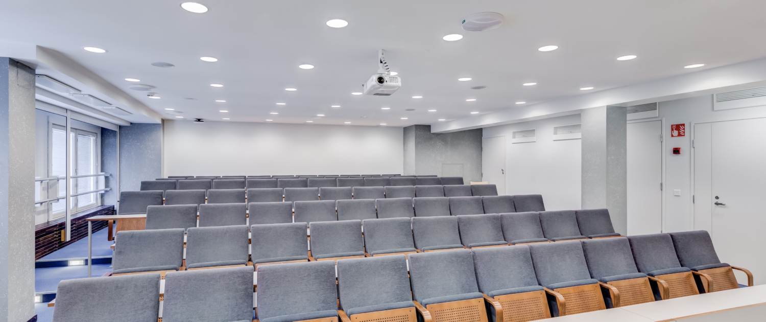 Osaamistehdas Kokoustilat - Kokoustila Punavuori – Auditorio Roba Osaamistehdas Kokoustilat - Kokoustila Punavuori – Auditorio Roba