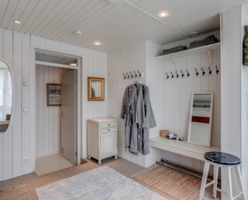 Sauna Pasilan mökkihenkinen pukuhuone Helsingissä.